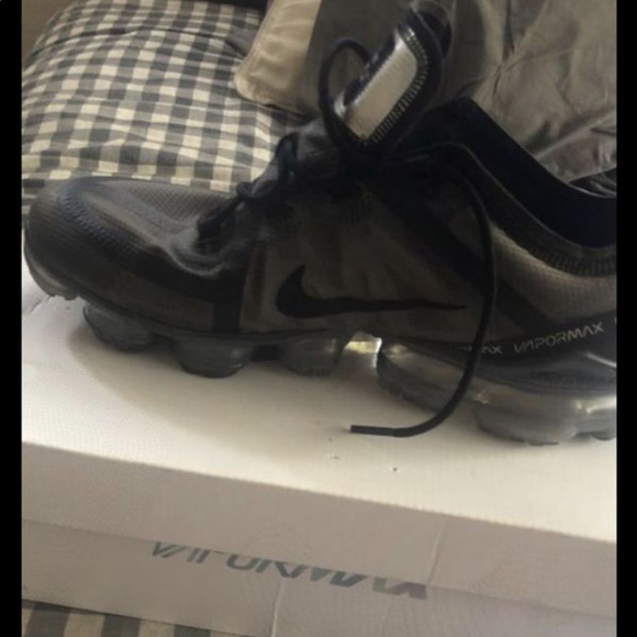 Nike vapormaxs shoes - Picture 4 of 8